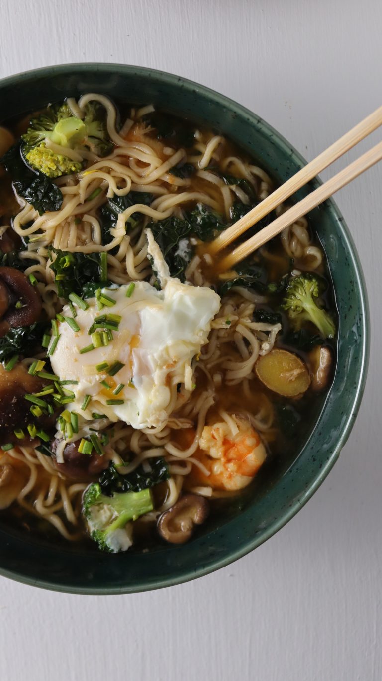 Noodles com Caldo Miso 🍜 | uma receita saborosa, sem glúten e probiótica